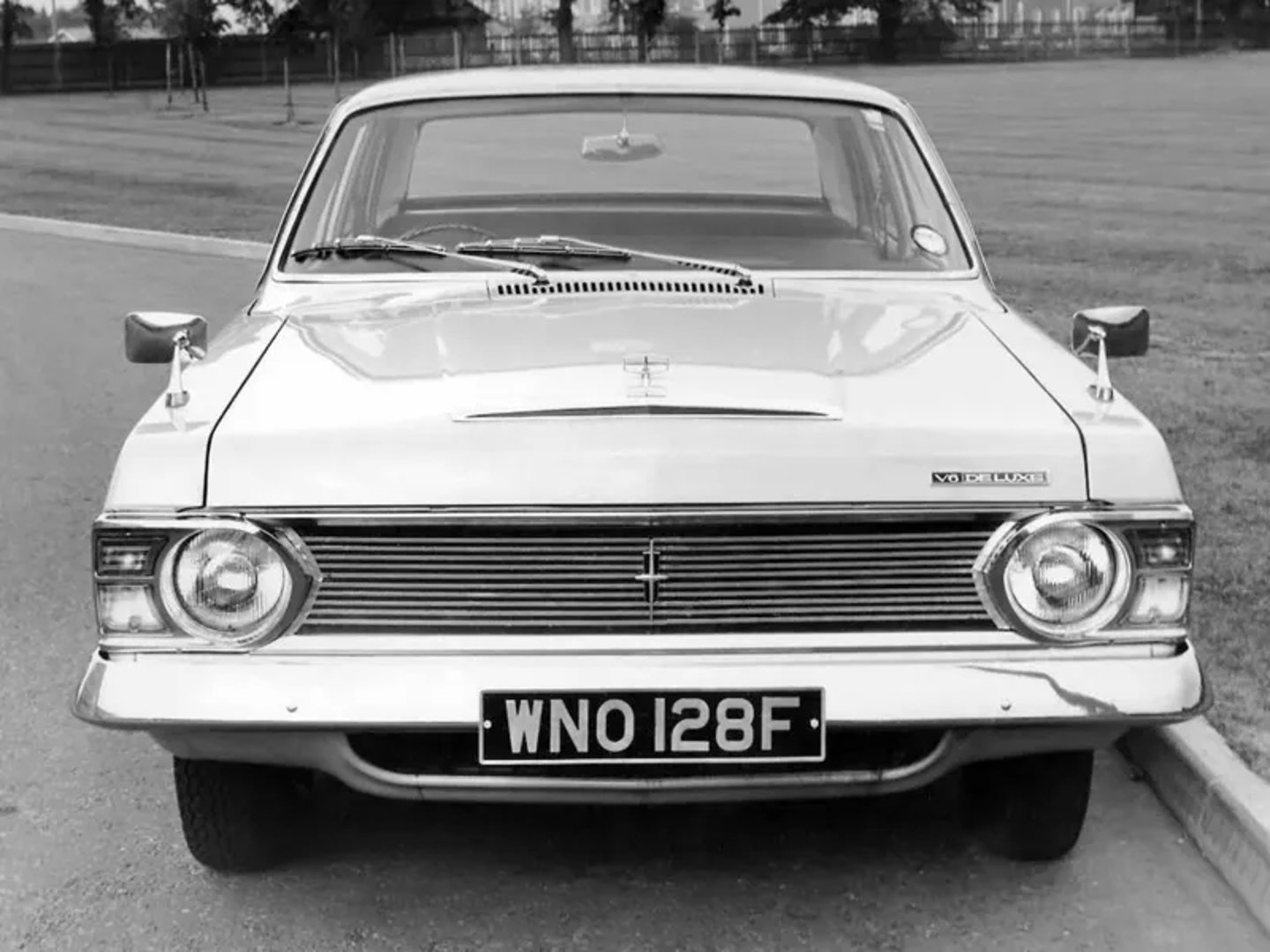 Ford_Zephyr_4_generation__Sedan__1.jpg