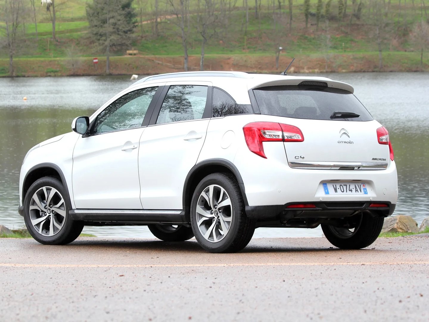 Citroen_C4_Aircross_1_generation__SUV_5-doors__9.jpg