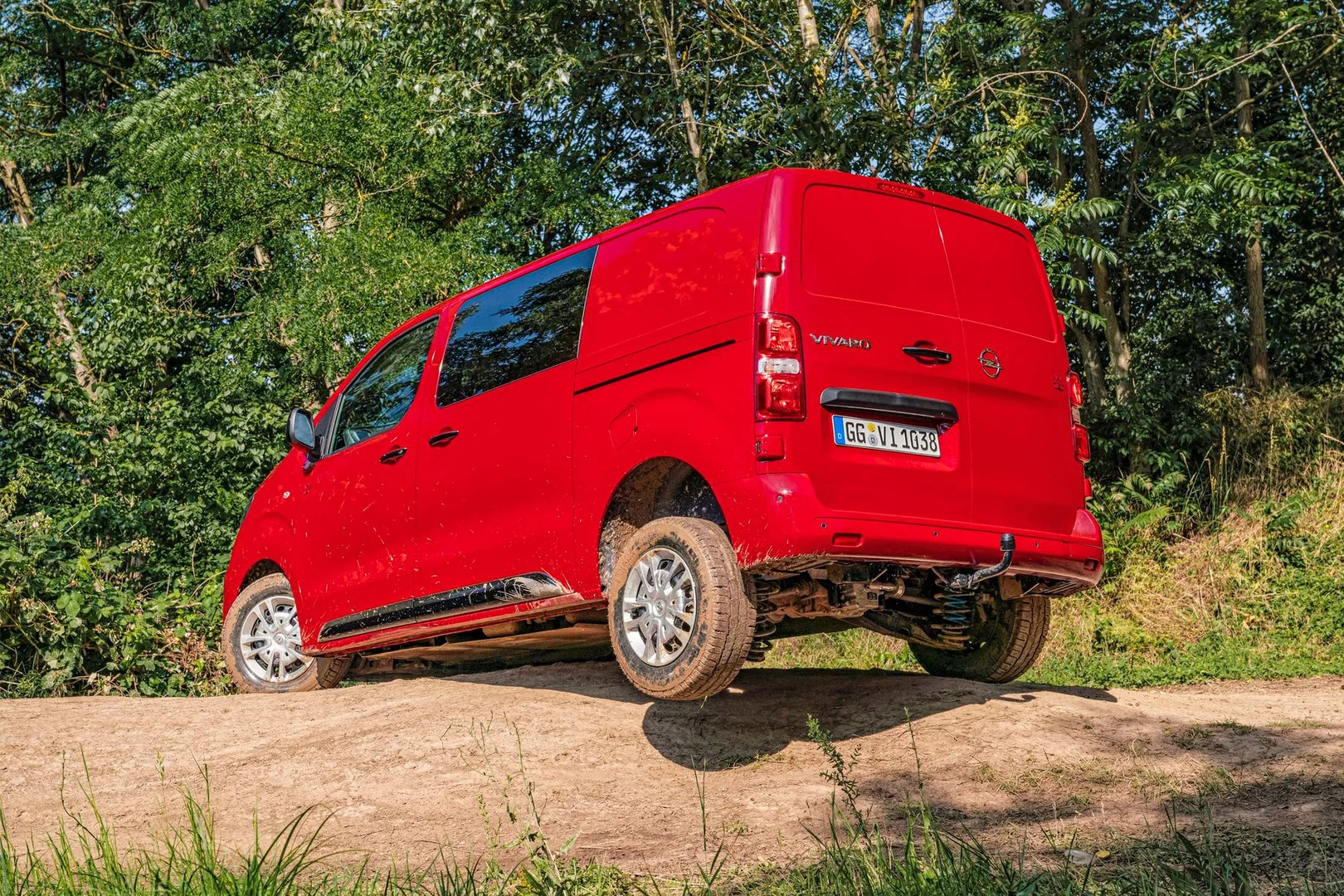 Opel_Vivaro_3_generation__Minivan__4.jpg
