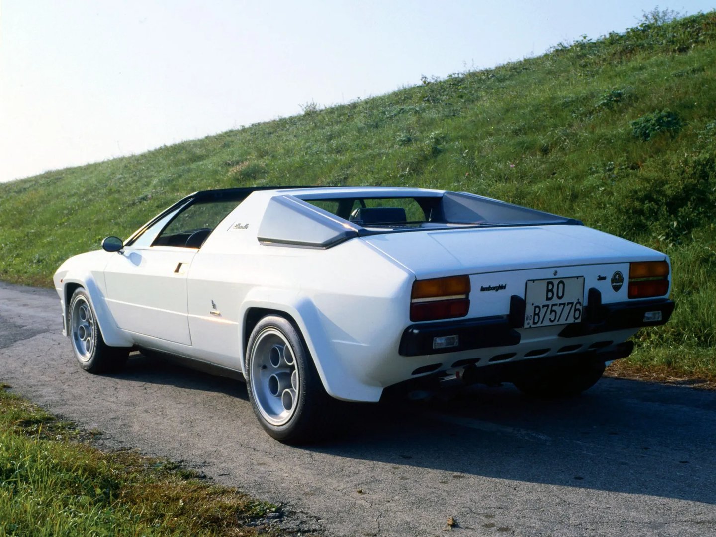 Lamborghini_Silhouette_1_generation__Targa__11.jpg