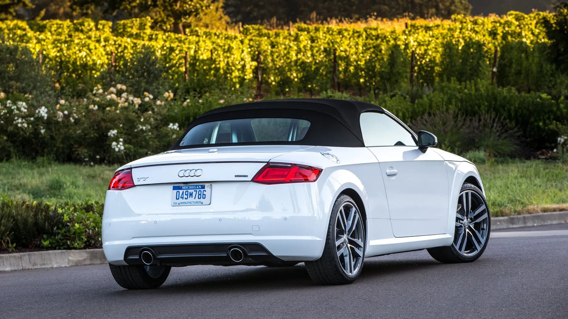 Audi_TT_3_generation__Roadster__7.jpg
