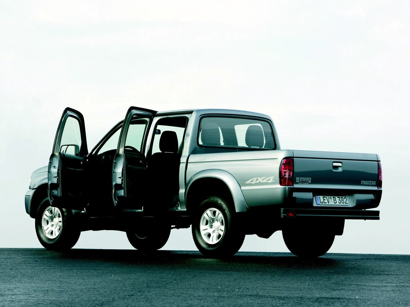 Mazda_B-series_5_generation__Pickup_double-cab__4.jpg