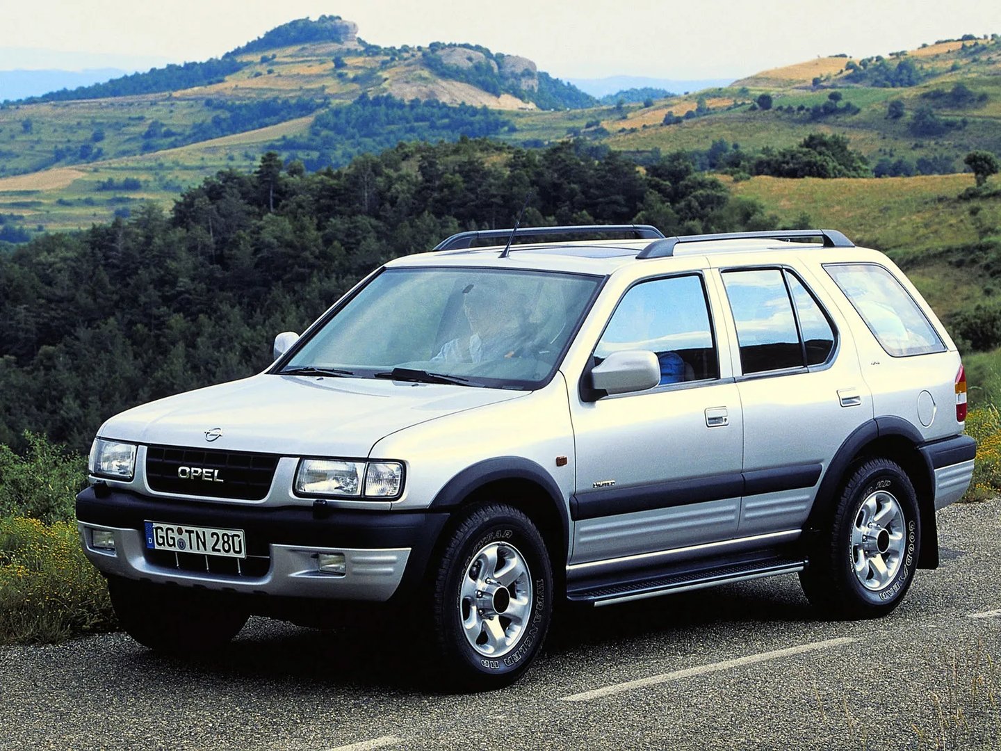 Opel_Frontera_2_generation__SUV_5-doors__10.jpg