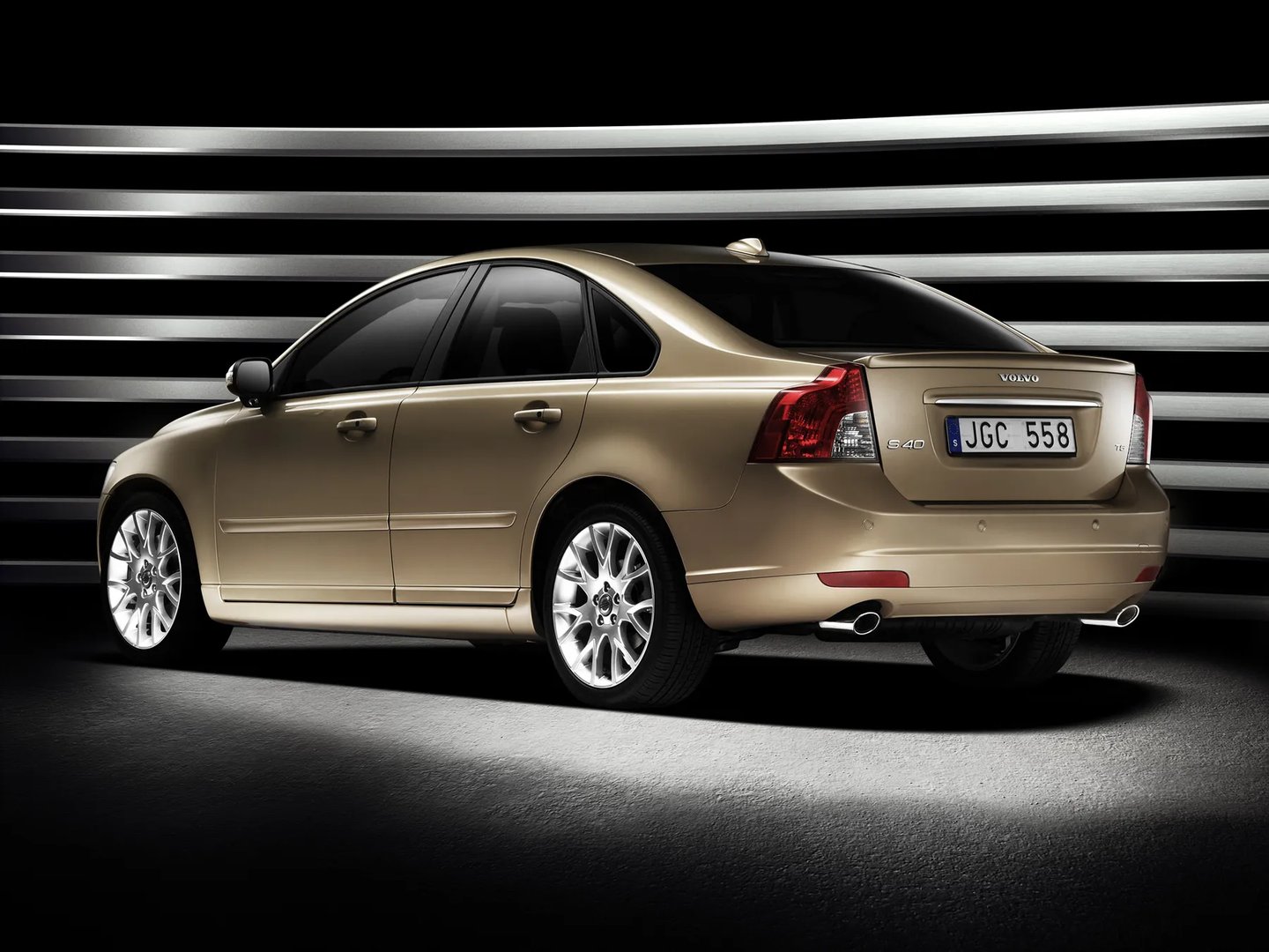 Volvo_S40_2_generation__Sedan__3.jpg