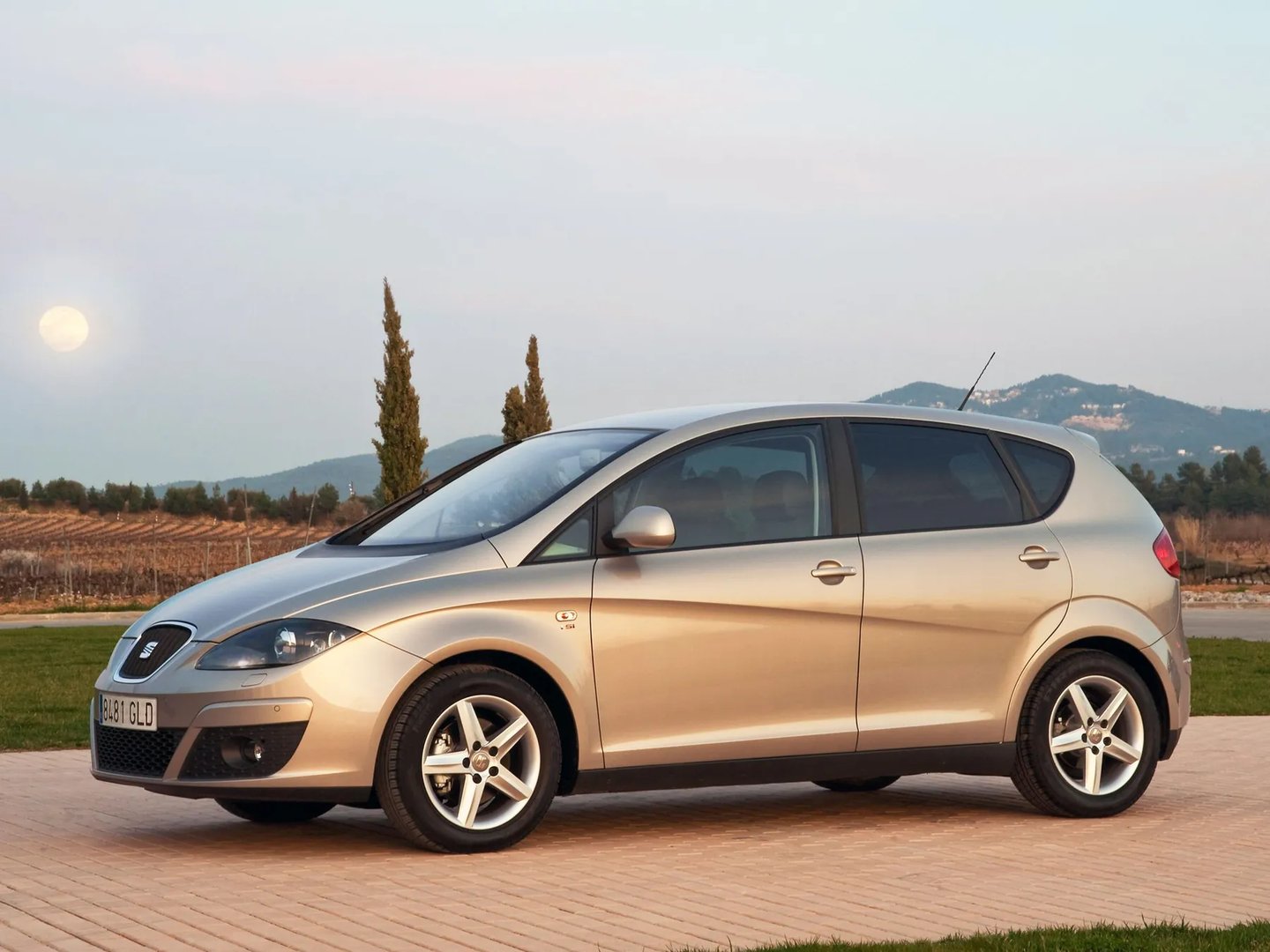 SEAT_Altea_1_generation_restyling__Compact_Van__5.jpg