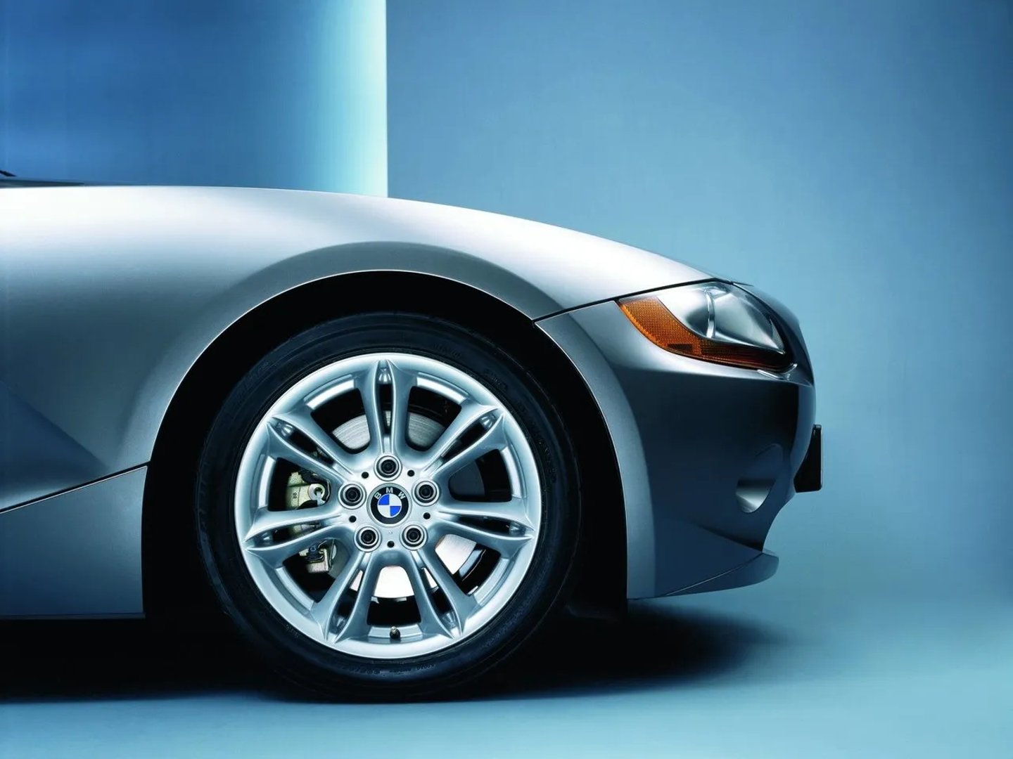 BMW_Z4_1_generation__Roadster__9.jpg