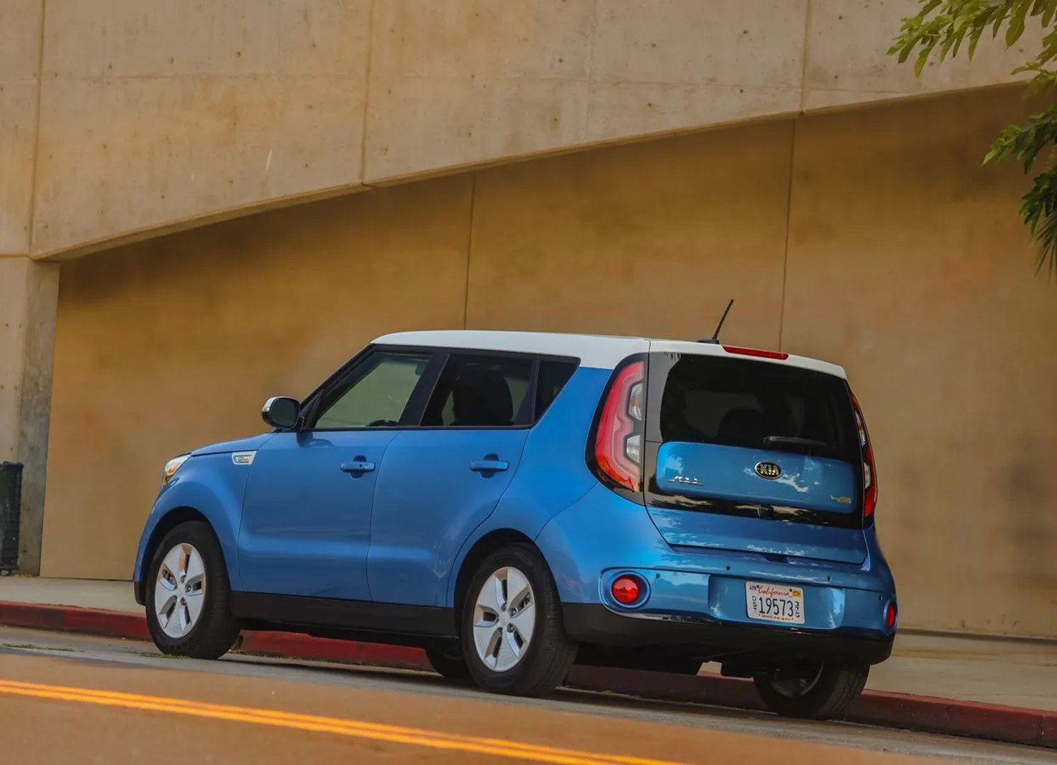 Kia_Soul_EV_1_generation__Hatchback_5-door__5.jpg