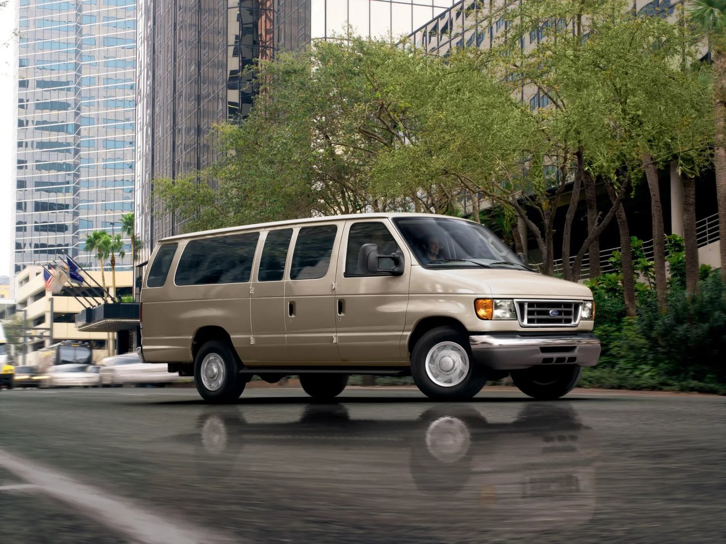 Ford_Econoline_4_generation_restyling_2__Minivan__2.jpg