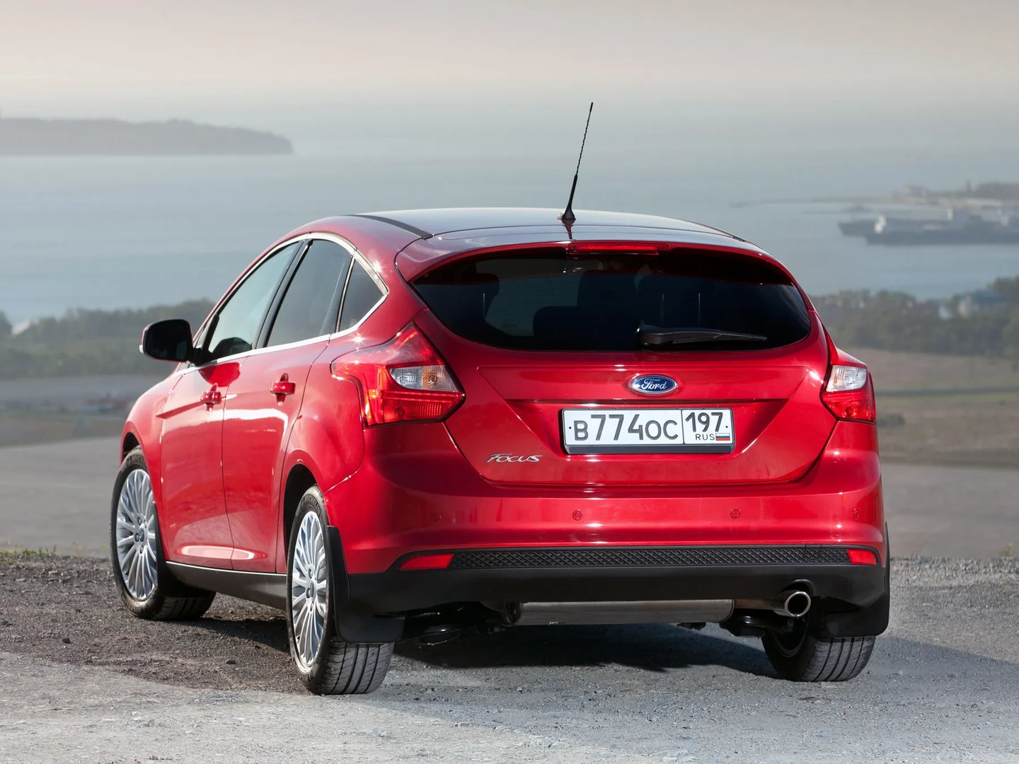 Ford_Focus_3_generation__Hatchback_5-door__2.jpg