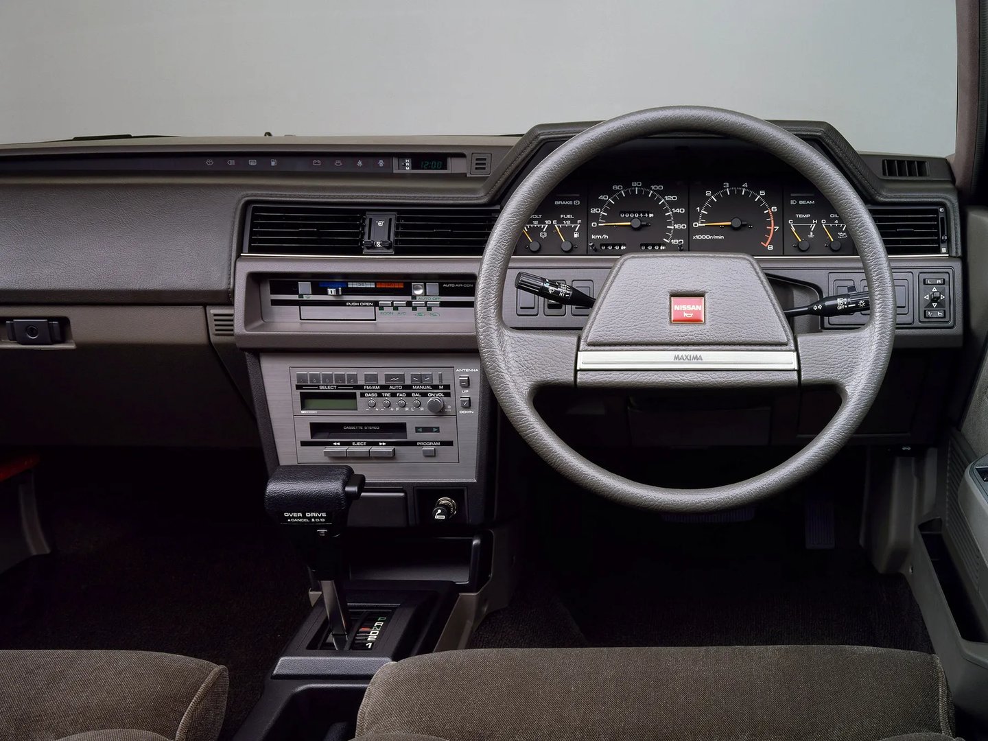 Nissan_Maxima_2_generation__Sedan__9.jpg