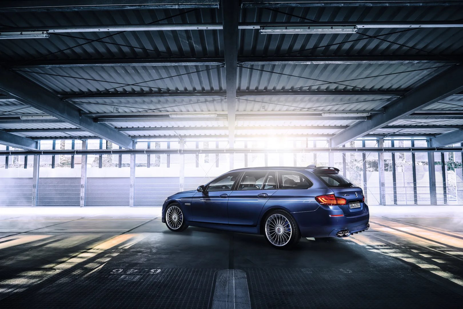 Alpina_B5_2_generation_restyling__Estate_5-door__6.jpg