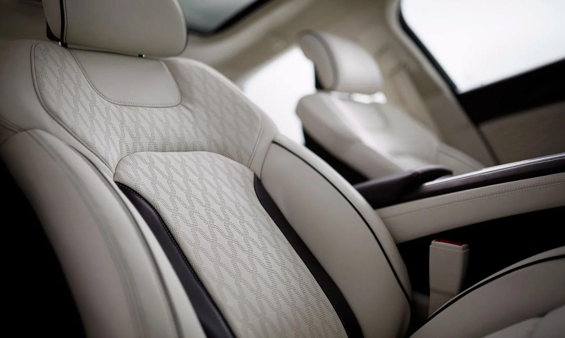 Lincoln_MKZ_2_generation_restyling__Sedan__11.jpg