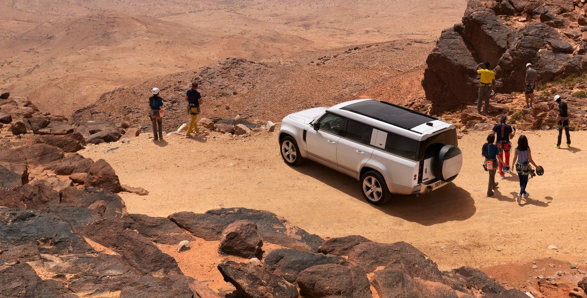 Land Rover_Defender_2_generation__SUV_Long__2.jpg