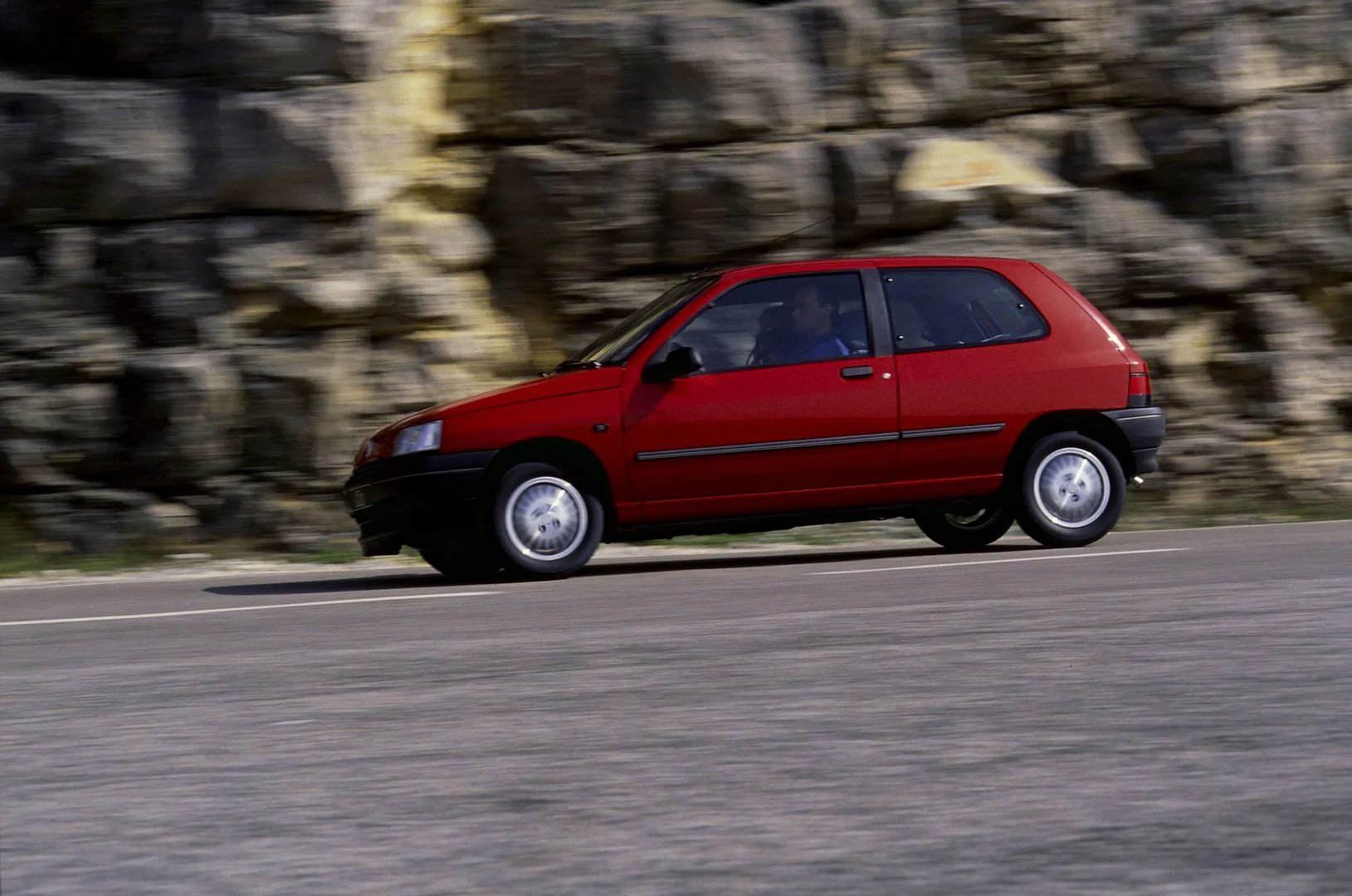 Renault_Clio_1_generation__Mini_3-doors__12.jpg
