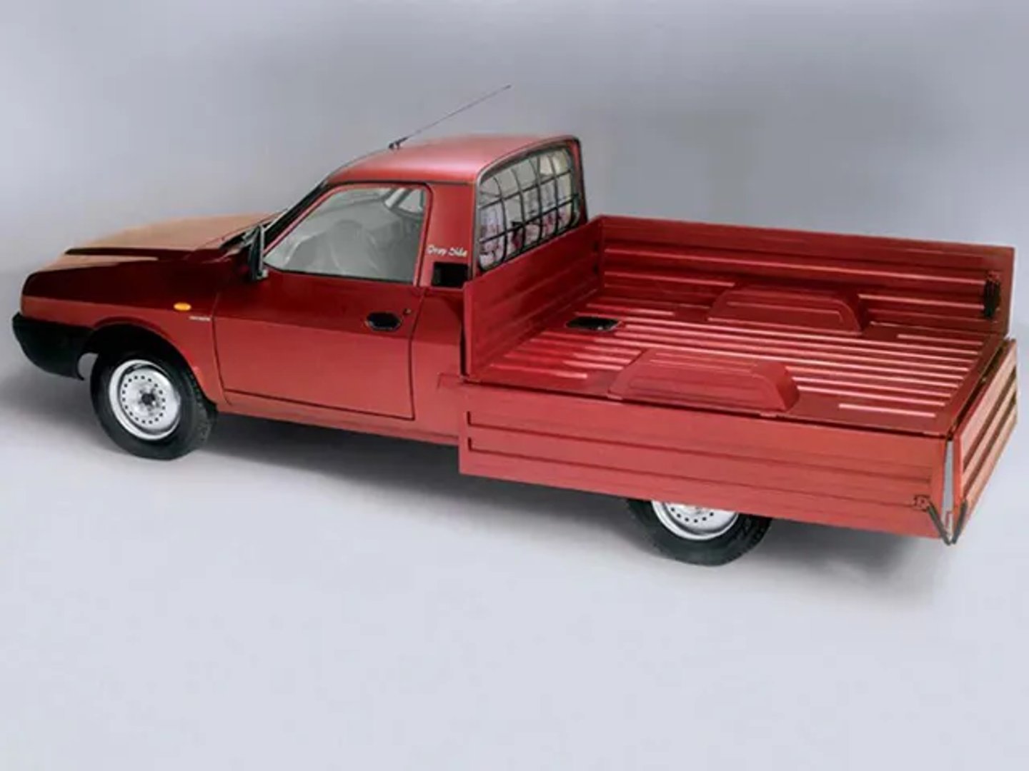 Dacia_Pick-Up_1_generation__Pickup_single-cab__5.jpg