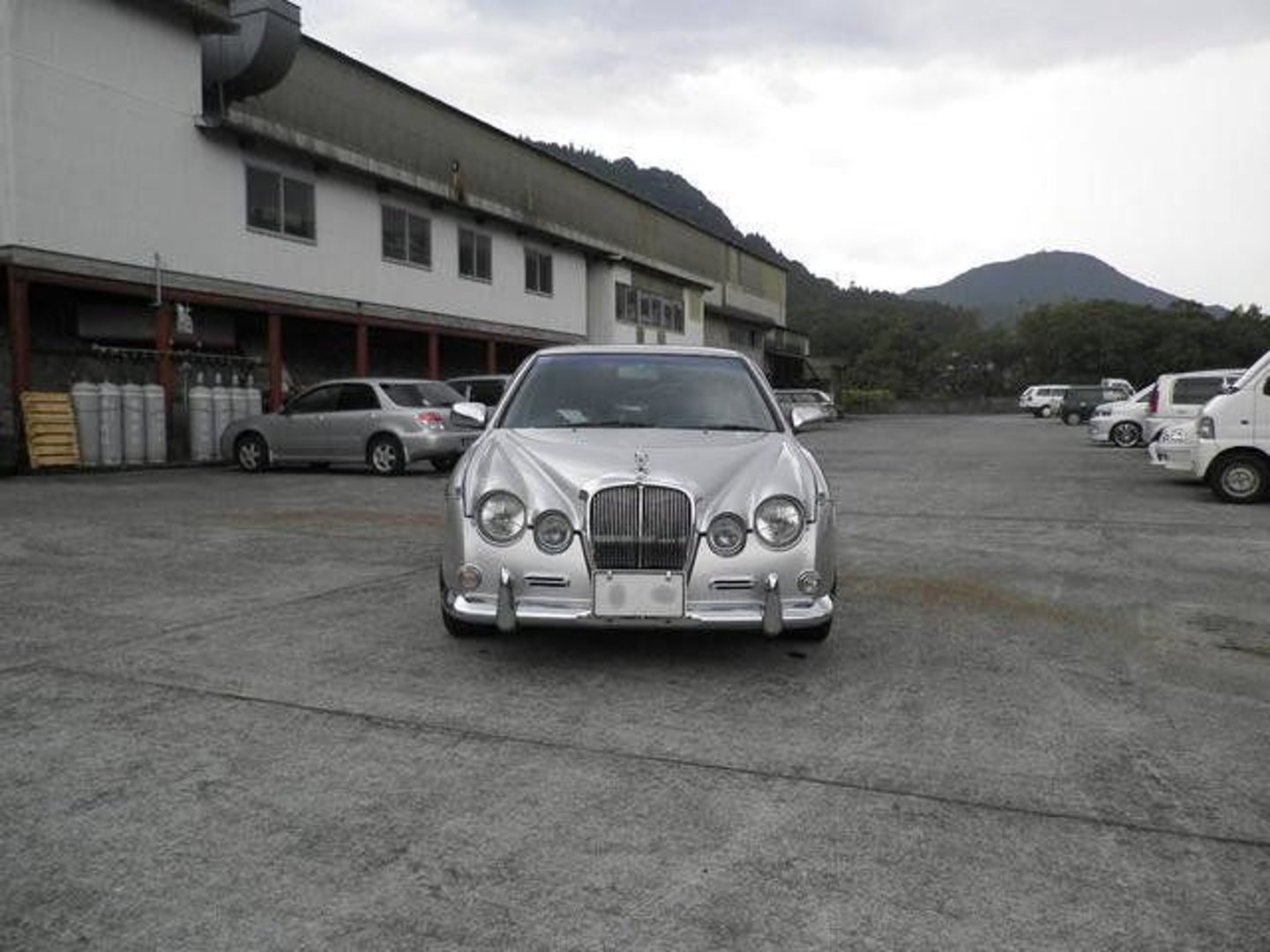 mitsuoka_Ryoga_1_generation__Sedan__6.jpg