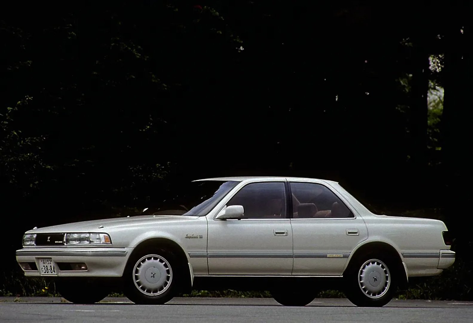 Toyota_Cresta_3_generation__Sedan__1.jpg