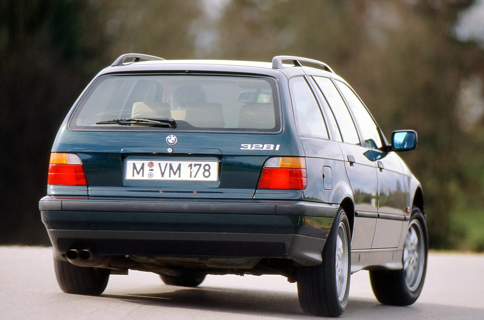BMW_3_series_3_generation__Estate_5-door__1.jpg