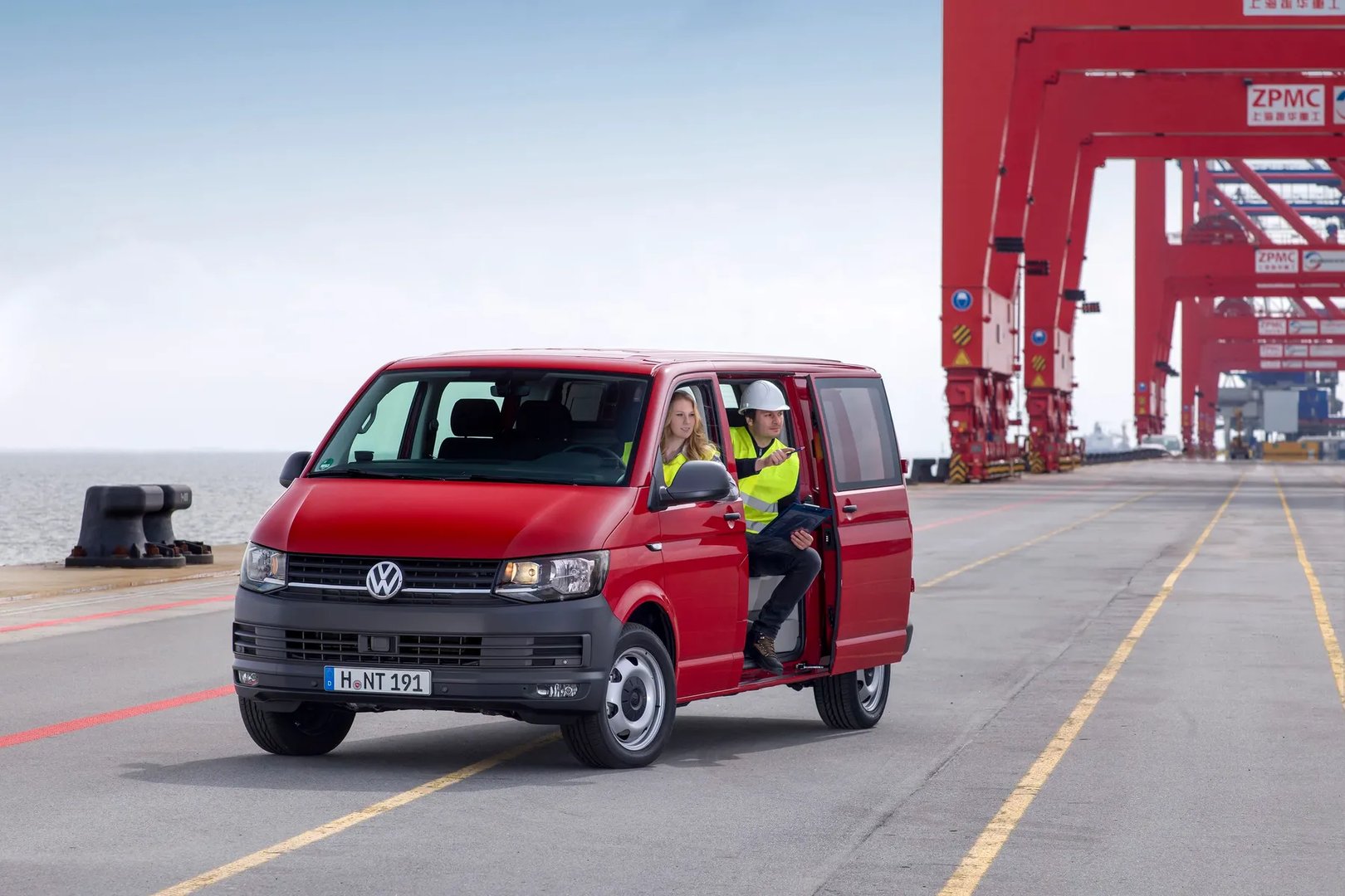 Volkswagen_Transporter_6_generation__Van_Long__3.jpg
