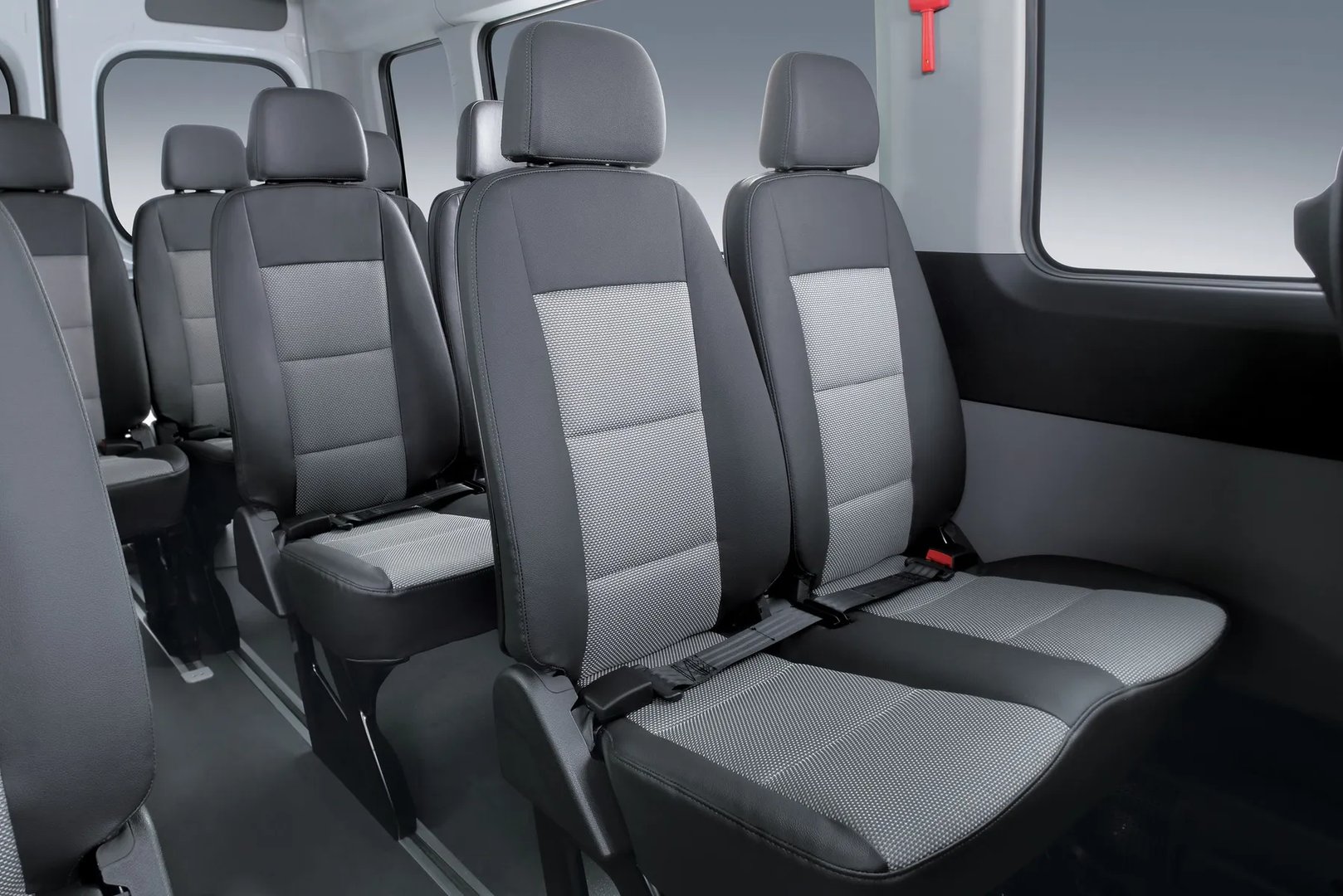 Hyundai_H350_1_generation__Minibus__11.jpg