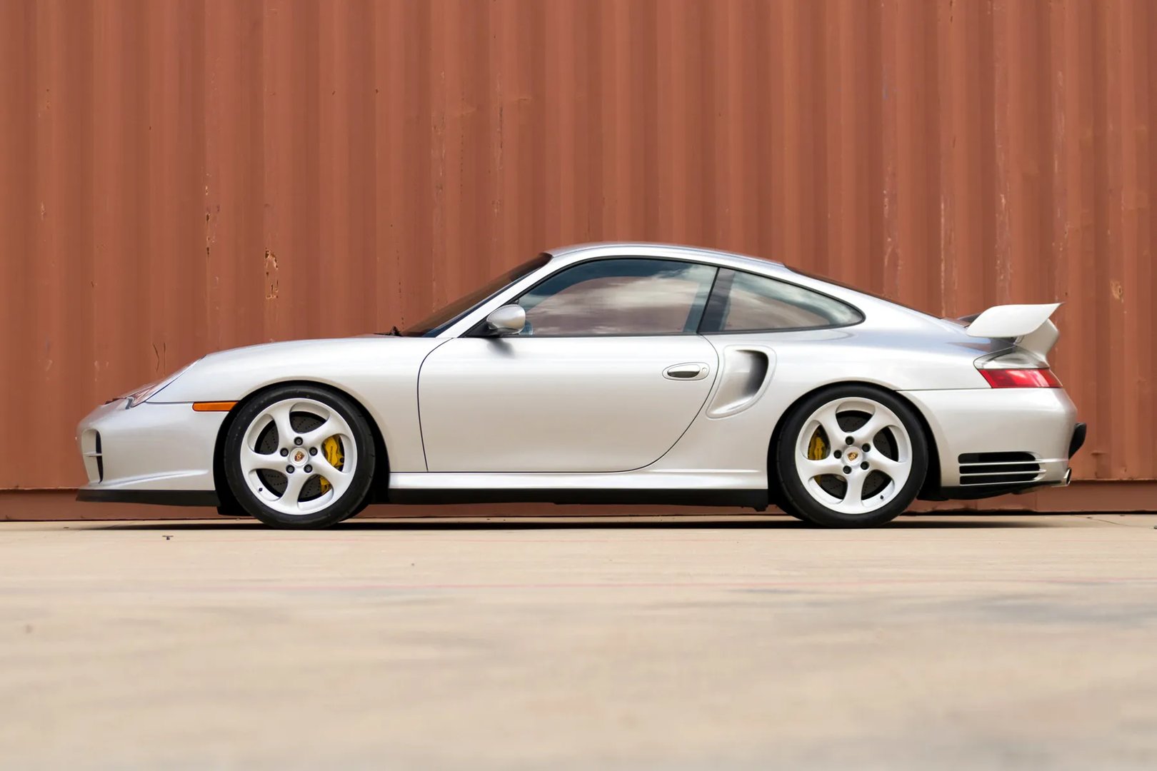Porsche_911_GT2_2_generation__Coupe__5.jpg