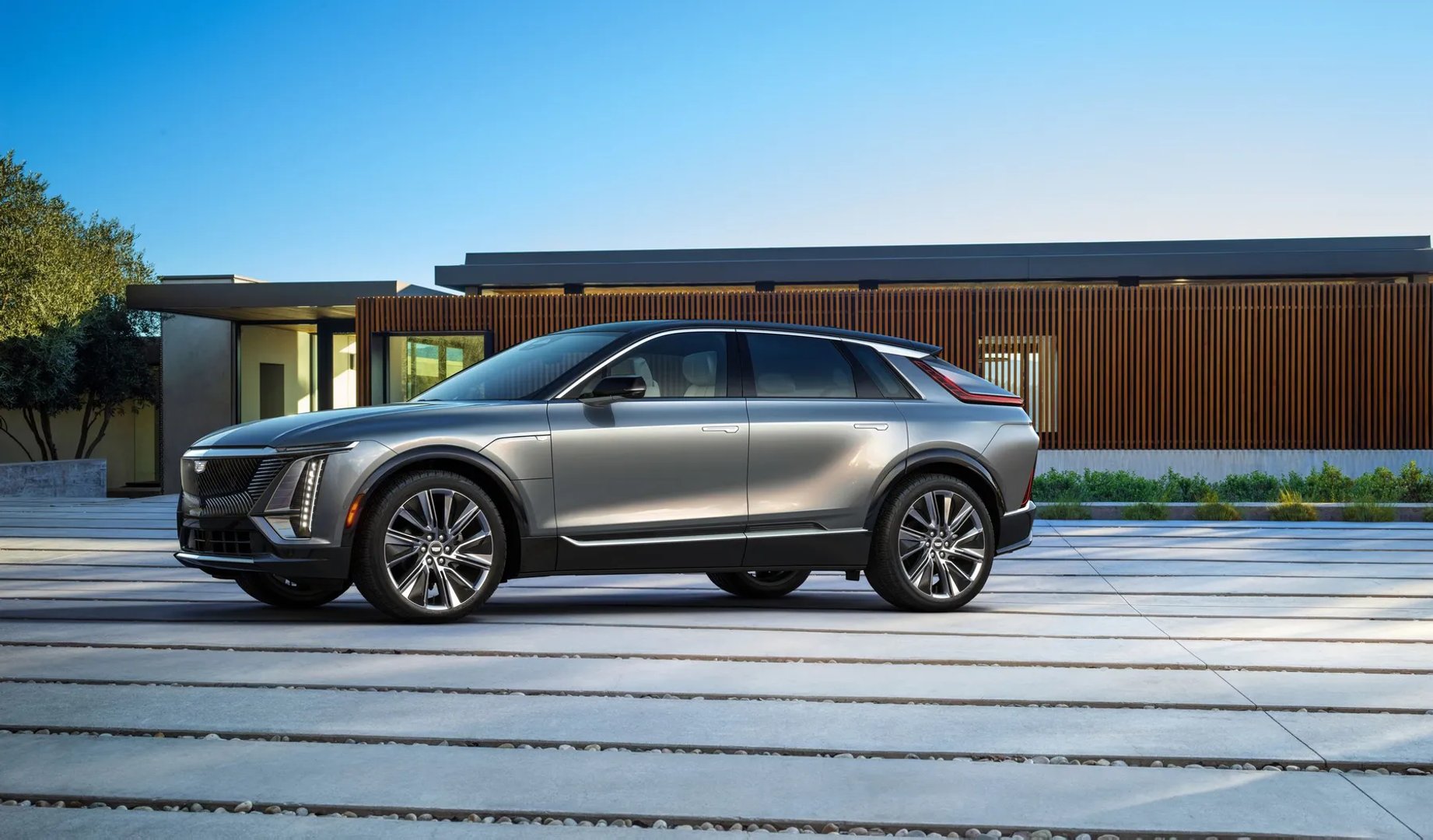 Cadillac_Lyriq_1_generation__SUV_5-doors__4.jpg
