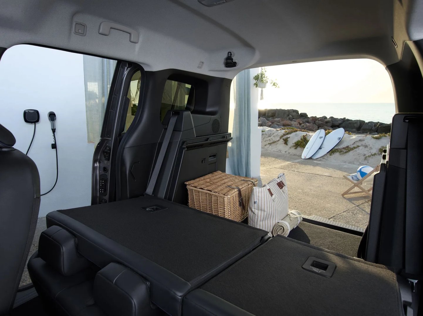 Nissan_Townstar_1_generation__Compact_Van__9.jpg