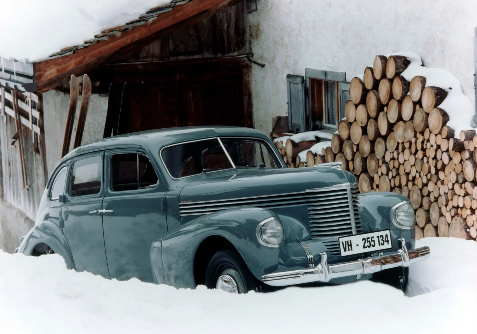 Opel_Kapitan_1_generation__Sedan__3.jpg