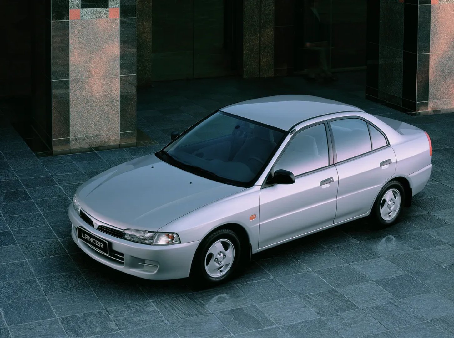 Mitsubishi_Lancer_8_generation__Sedan__5.jpg