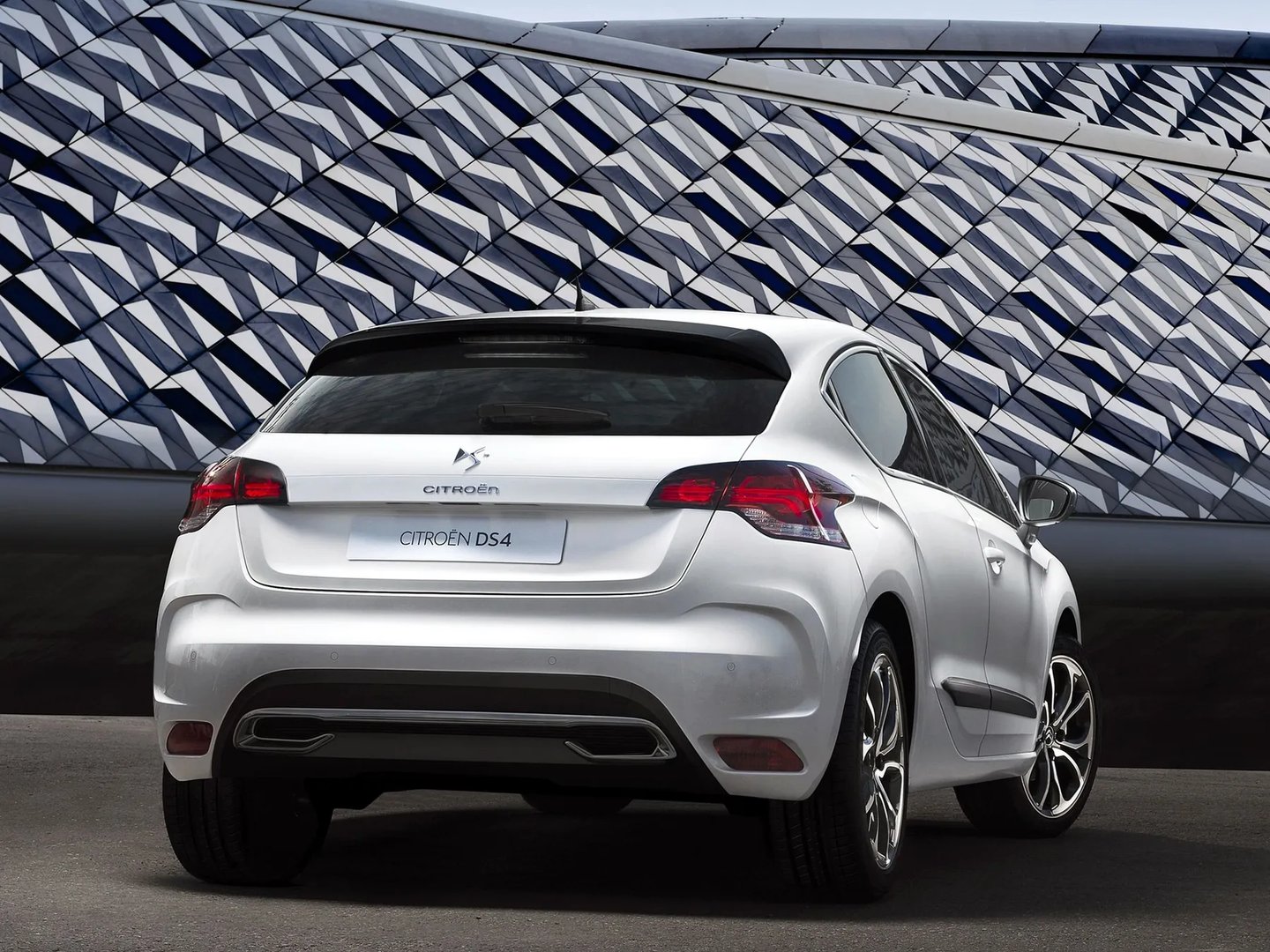 DS_4_1_generation__Hatchback_5-door__7.jpg