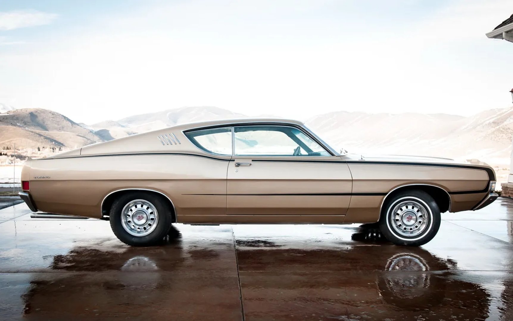 Ford_Fairlane_6_generation__Fastback__7.jpg