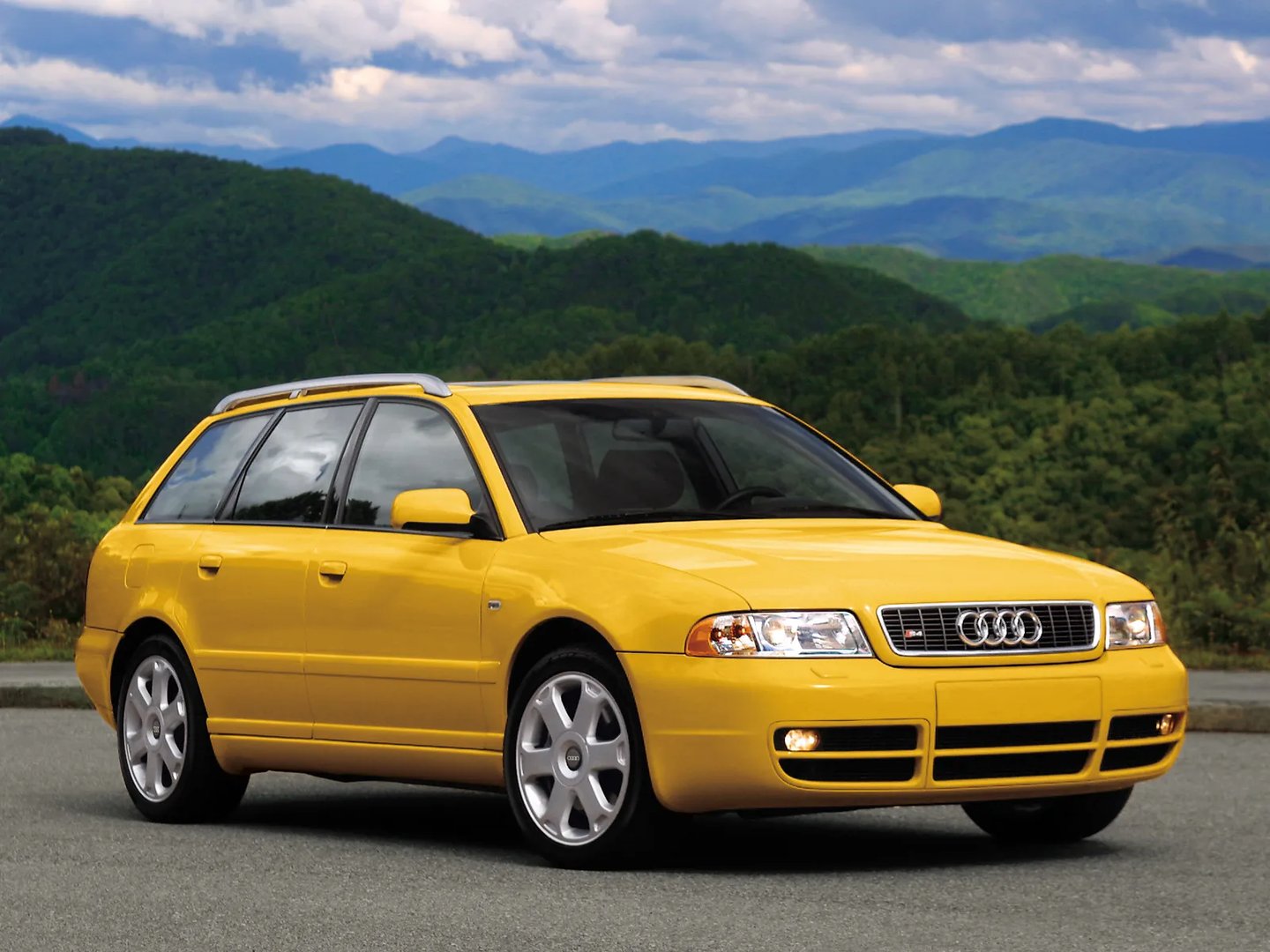 Audi_S4_1_generation__Estate_5-door__3.jpg
