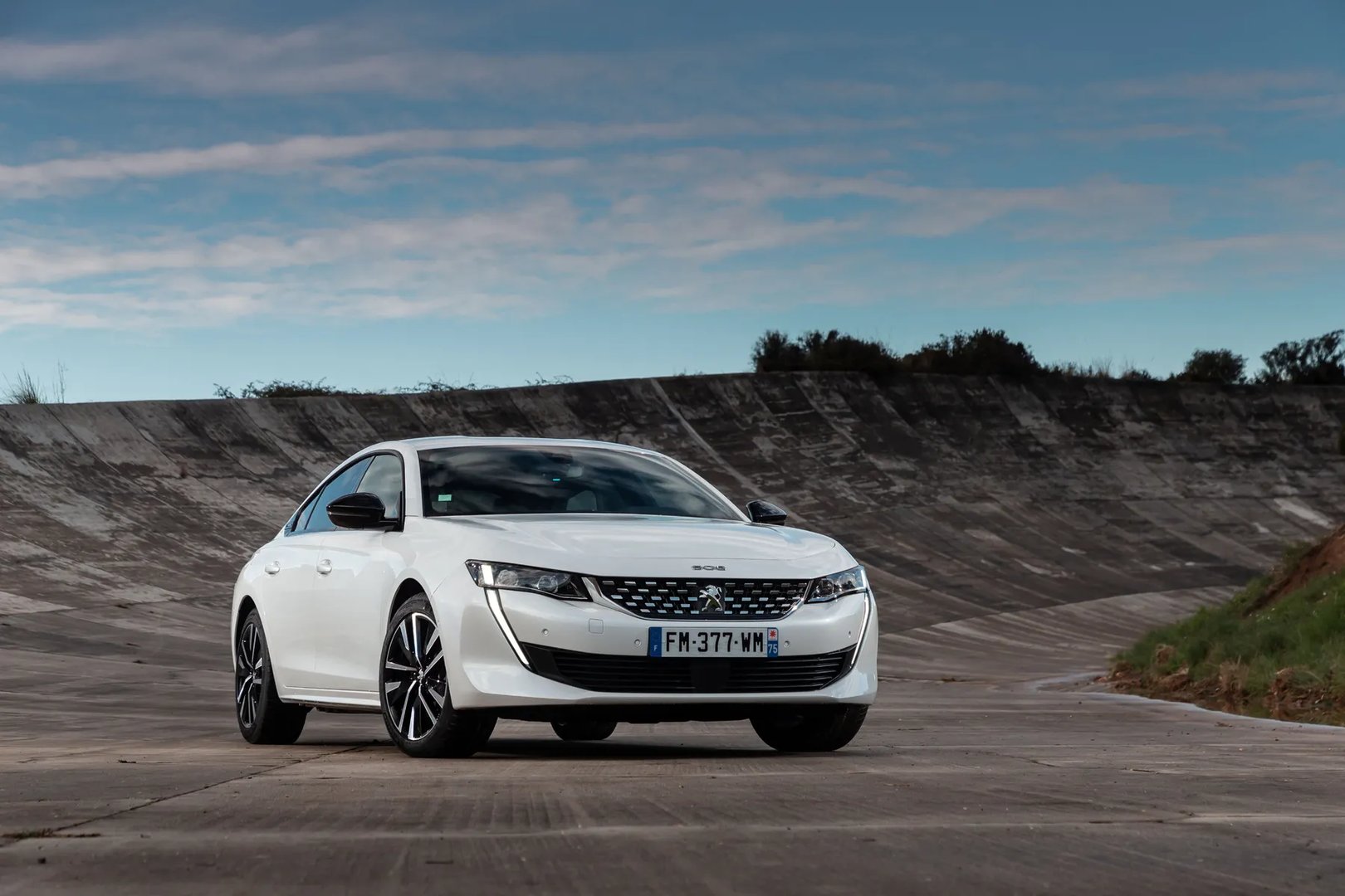 Peugeot_508_2_generation__Liftback__2.jpg