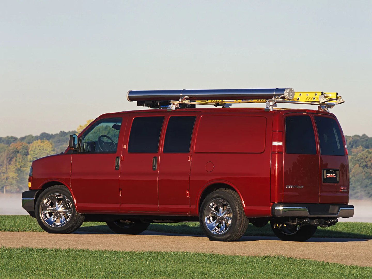 GMC_Savana_1_generation__Minivan__4.jpg
