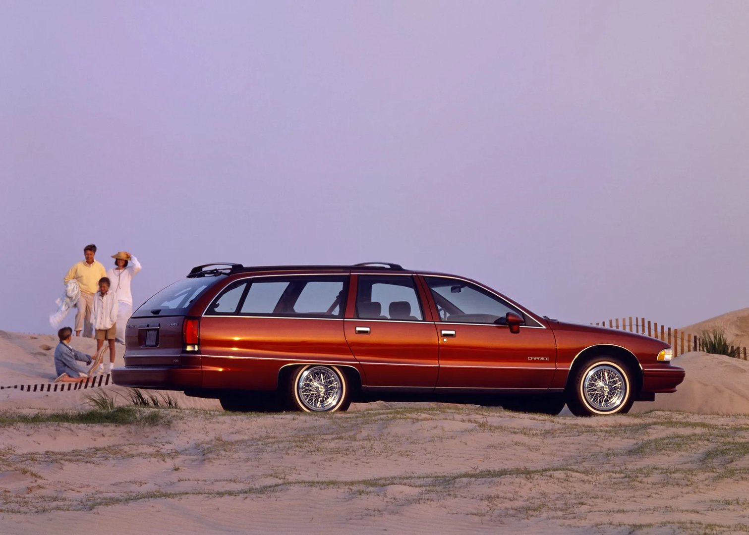 Chevrolet_Caprice_4_generation__Estate_5-door__8.jpg