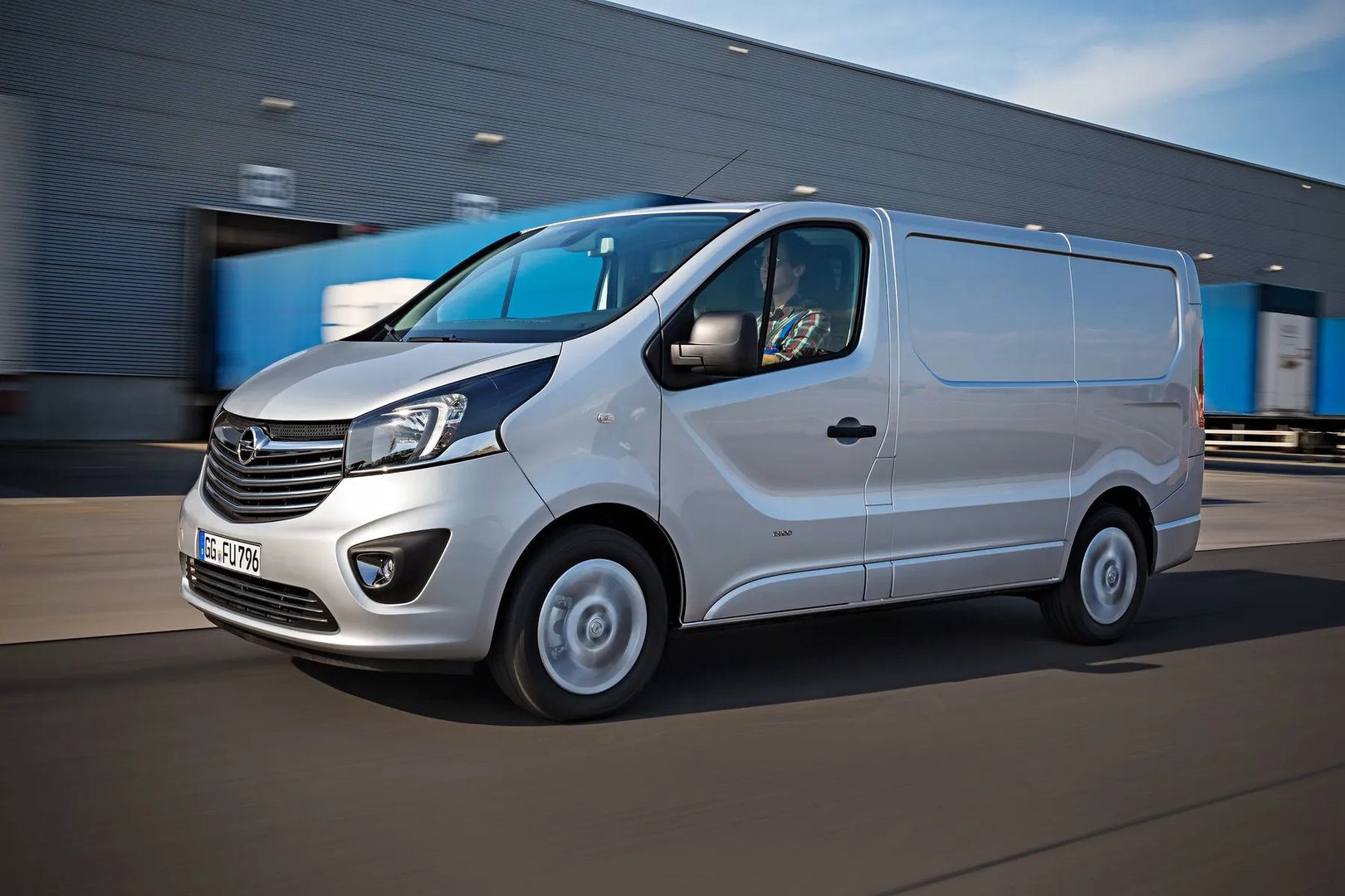 Opel_Vivaro_2_generation__Van__13.jpg
