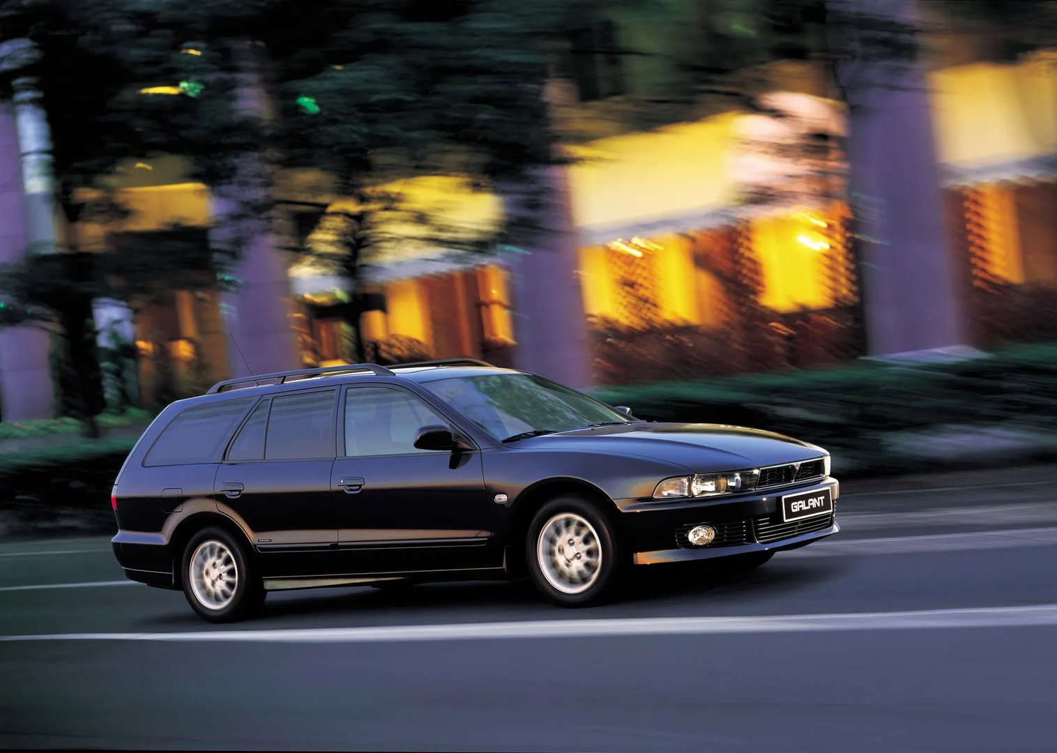 Mitsubishi_Galant_8_generation__Estate_5-door__3.jpg