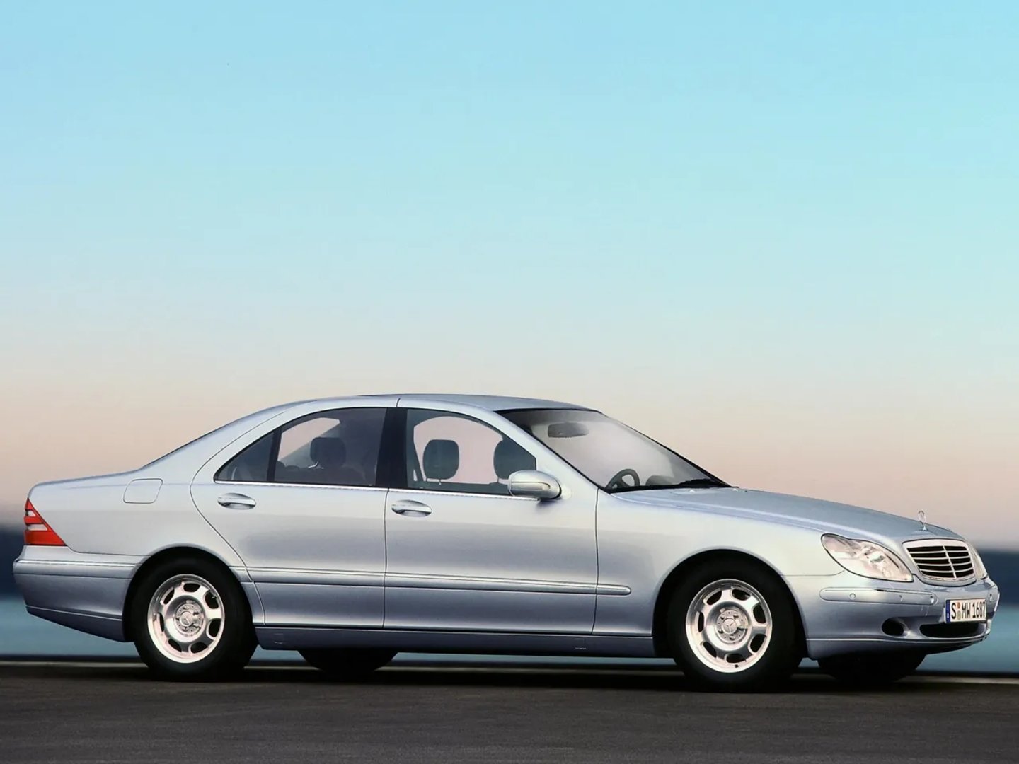 Mercedes_S-Class_4_generation__Sedan__7.jpg