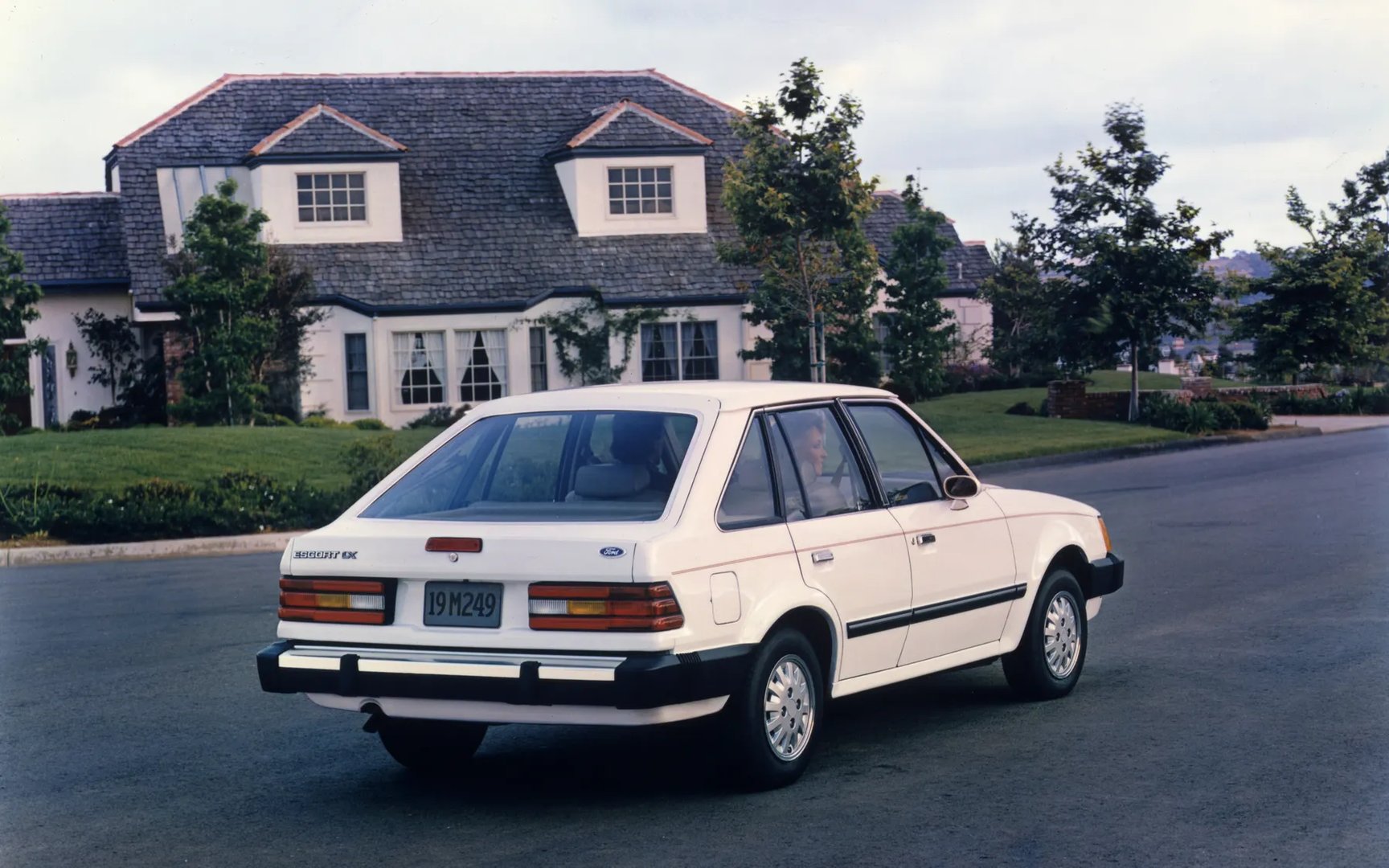 Ford_Escort_(North_America)_1_generation__Hatchback_5-door__3.jpg