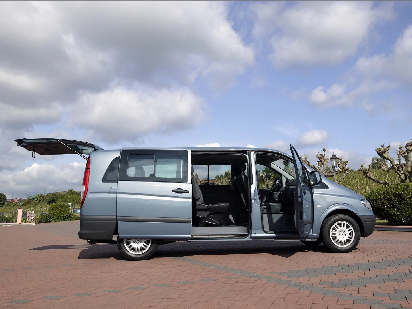 Mercedes_Vito_2_generation__Minivan__9.jpg