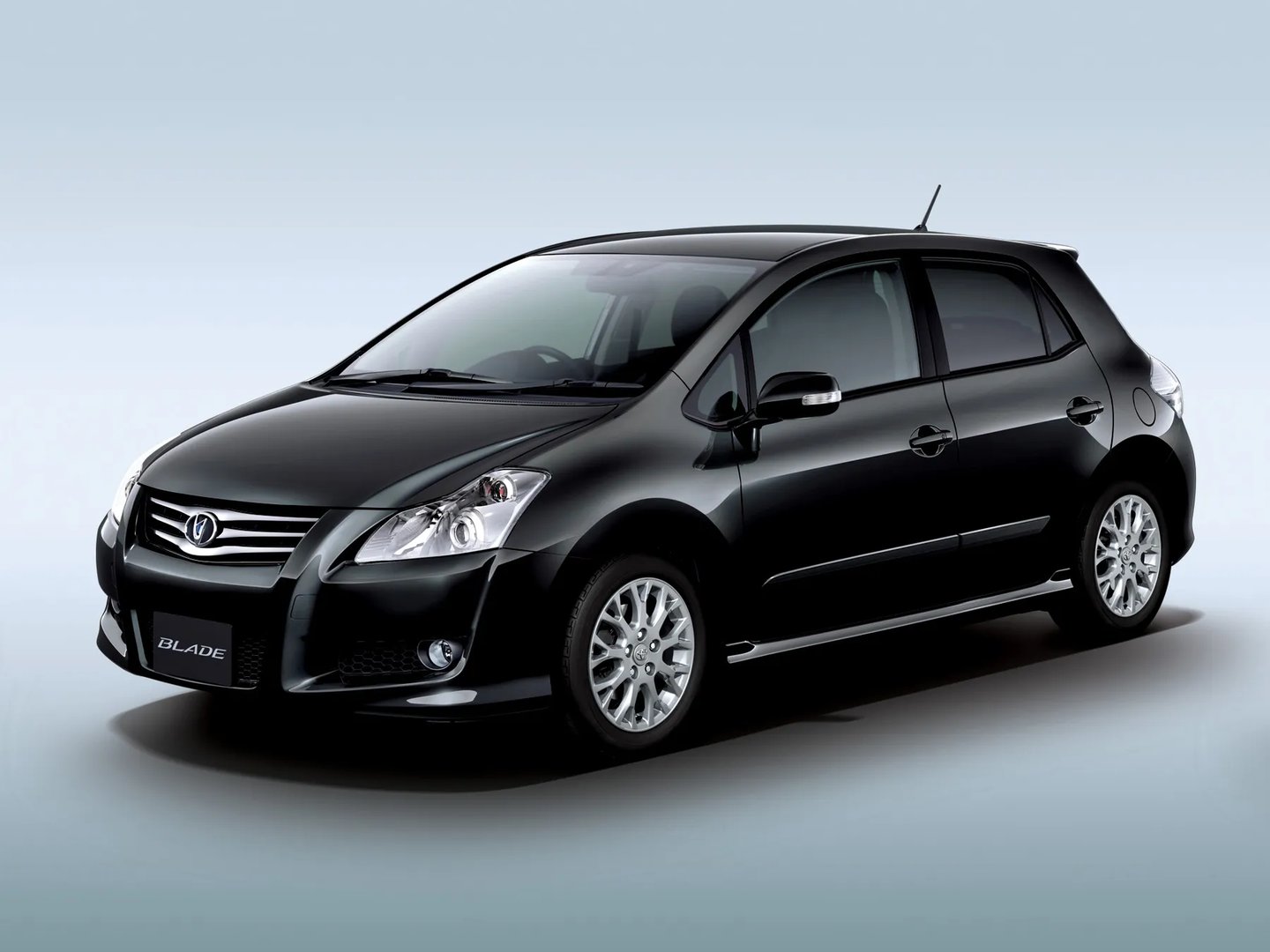 Toyota_Blade_1_generation__Hatchback_5-door__10.jpg