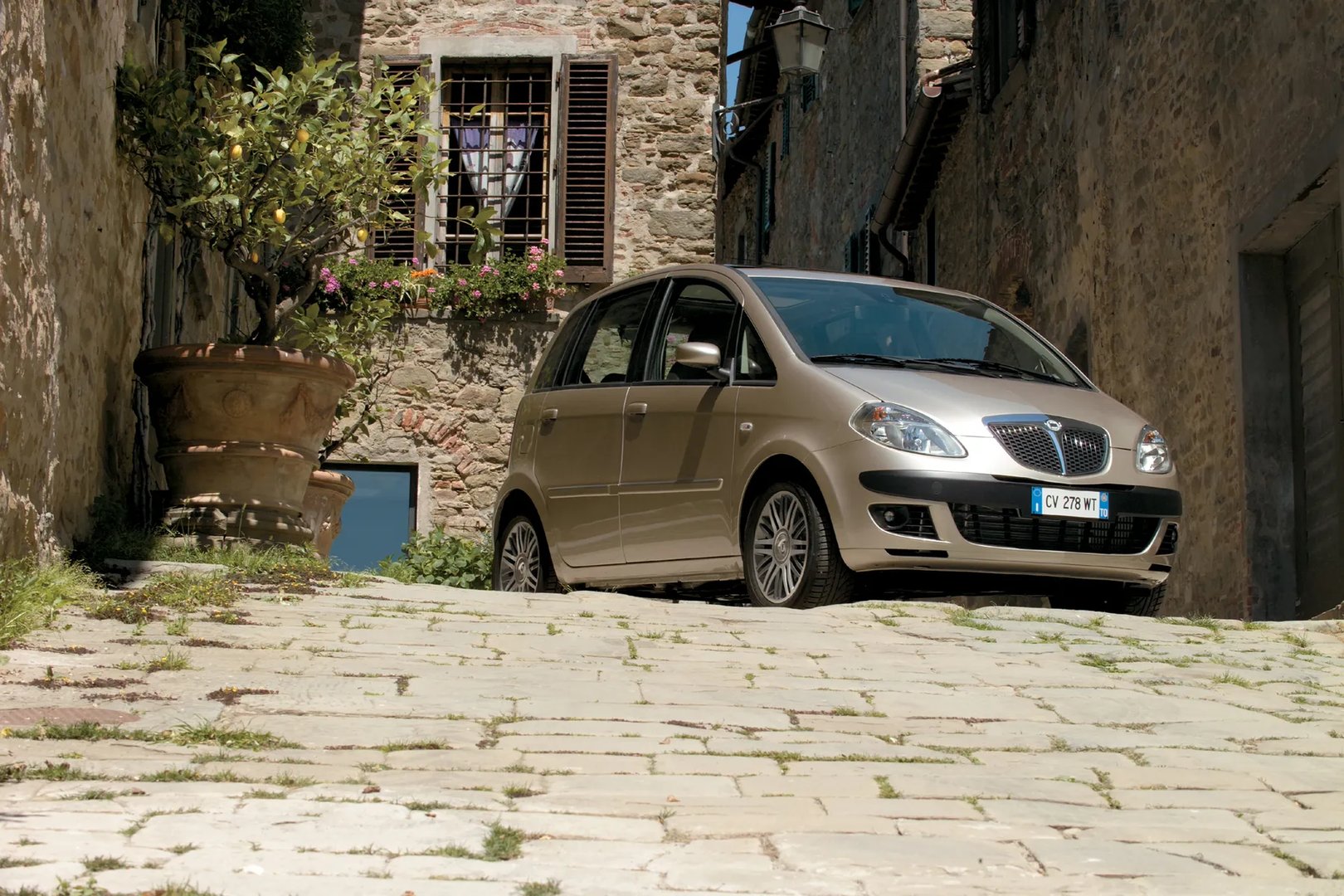 Lancia_Musa_1_generation__Compact_Van__10.jpg