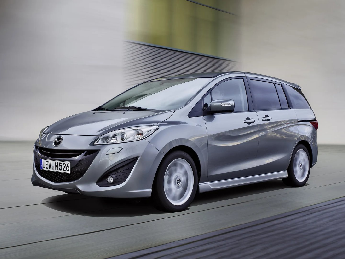 Mazda_5_2_generation__Compact_Van__10.jpg