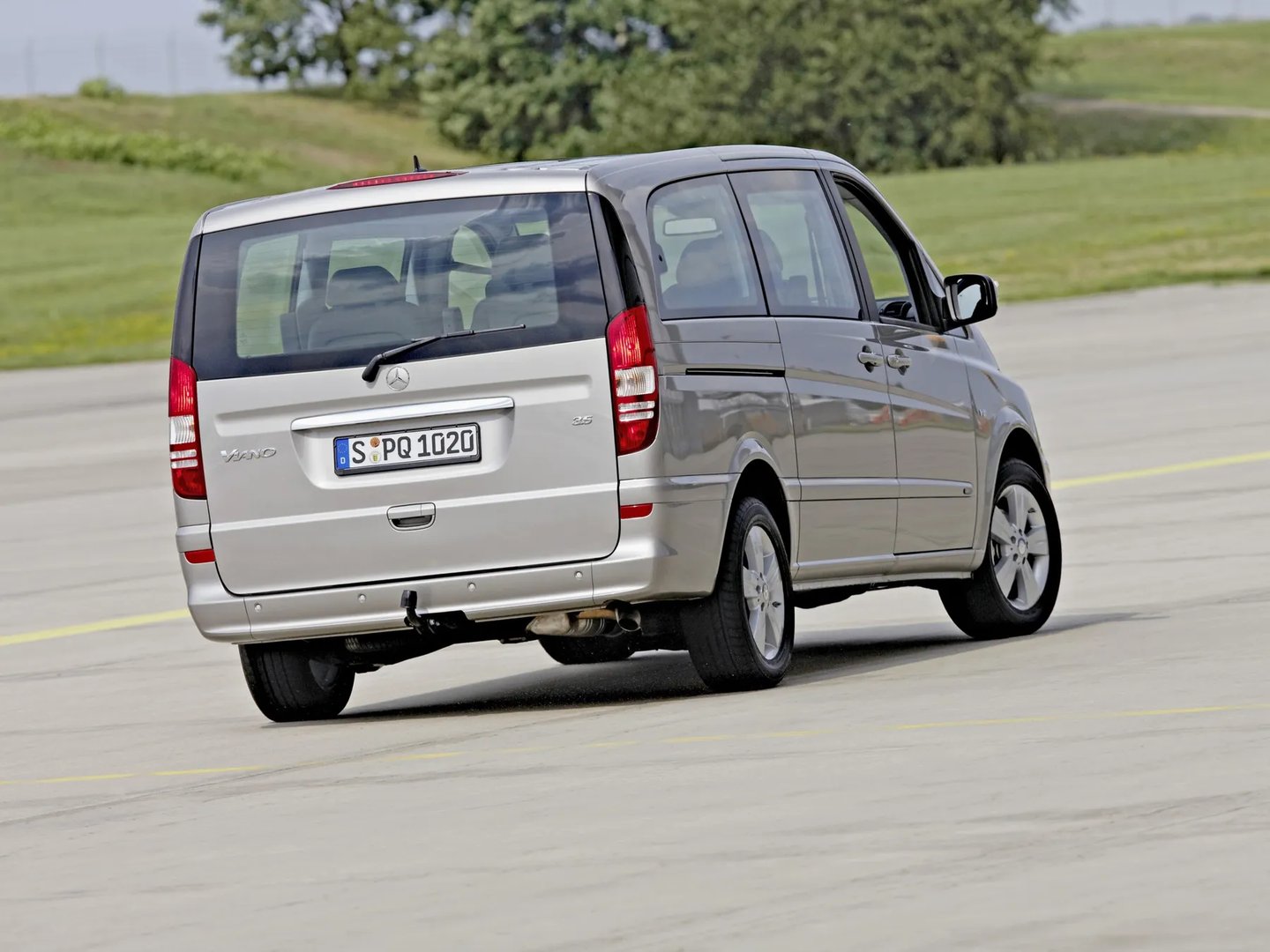 Mercedes_Viano_1_generation_restyling__Minivan__7.jpg
