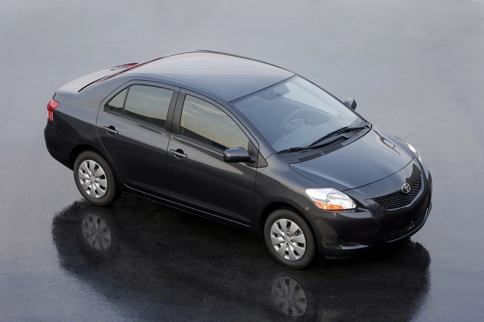 Toyota_Yaris_2_generation_restyling__Sedan__12.jpg