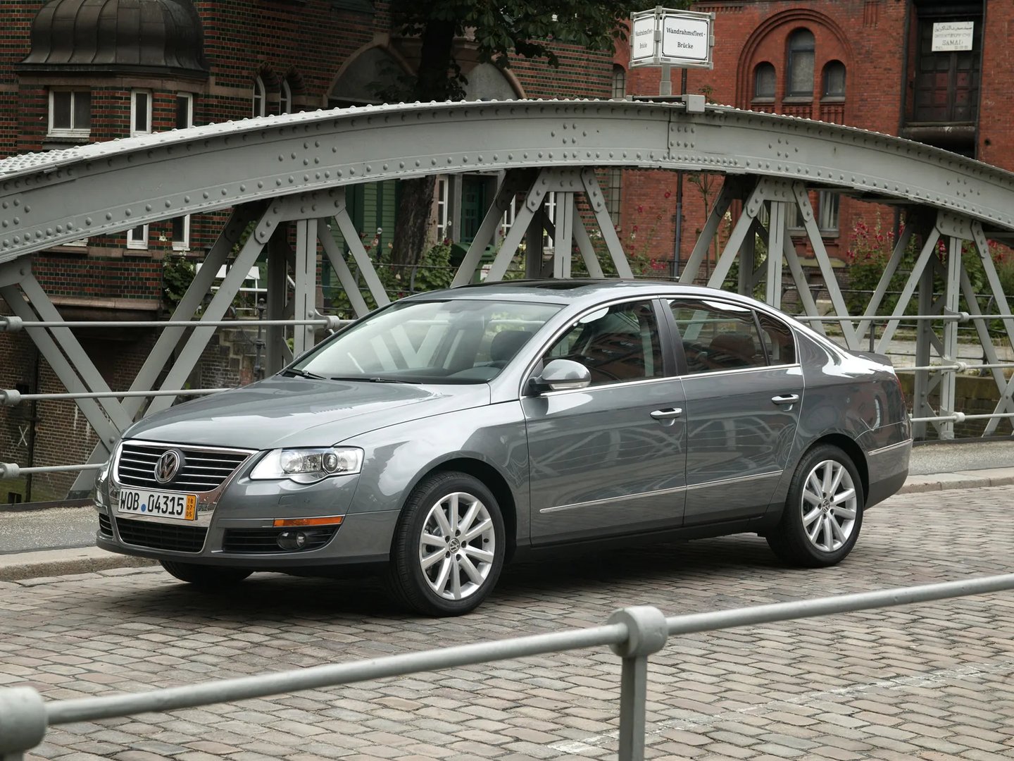 Volkswagen_Passat_6_generation__Sedan__10.jpg