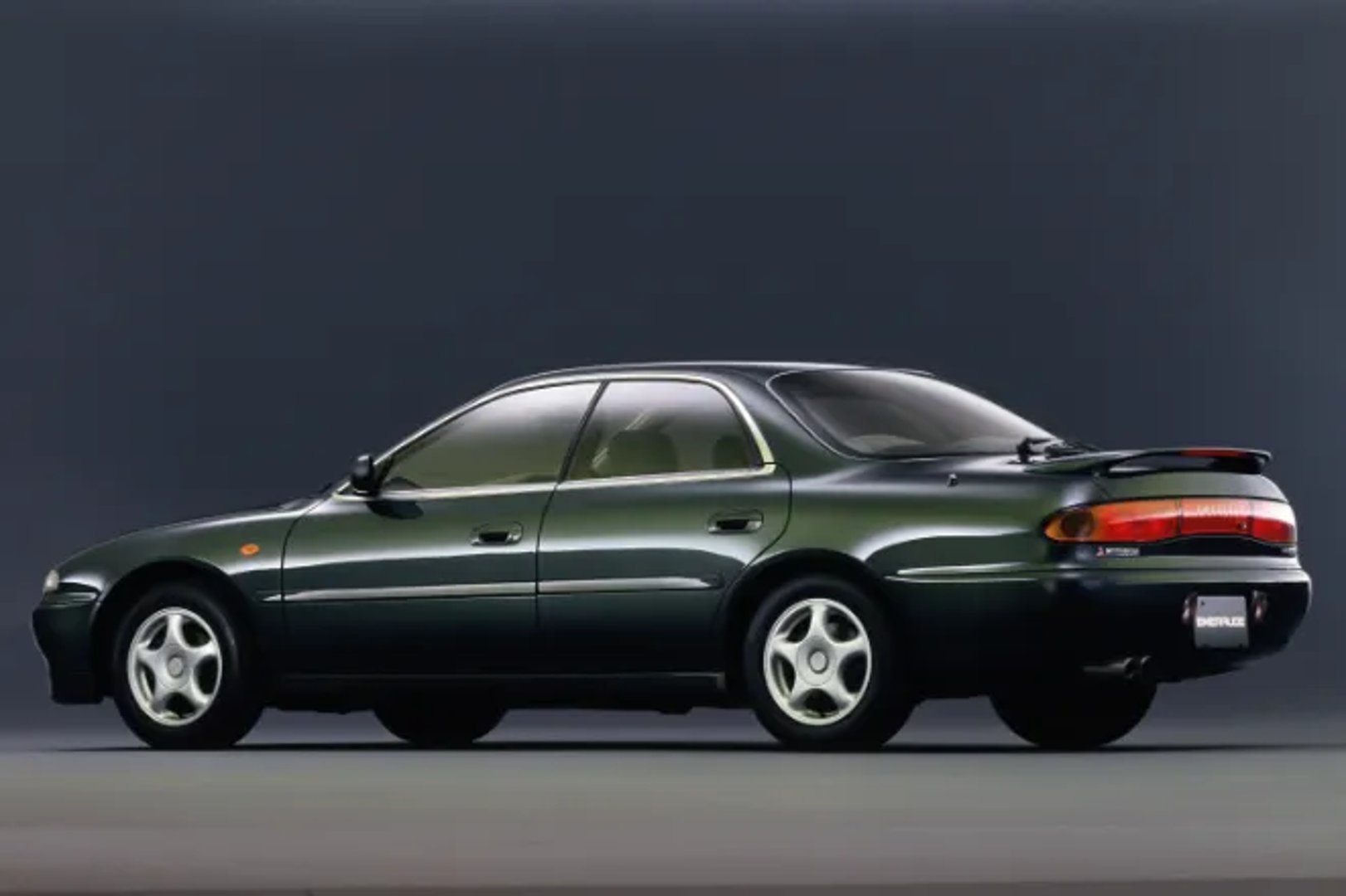 Mitsubishi_Emeraude_1_generation__Sedan__2.jpg