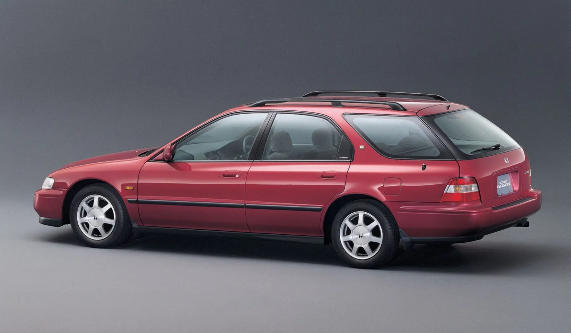 Honda_Accord_5_generation__Estate_5-door__2.jpg