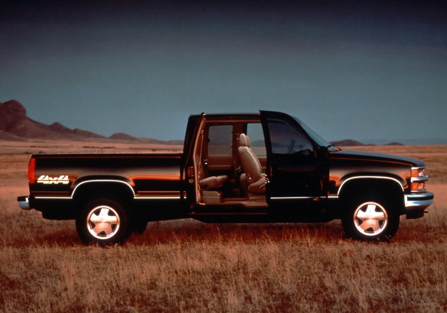 Chevrolet_C_K_4_generation__Pickup_1.5-cab__2.jpg