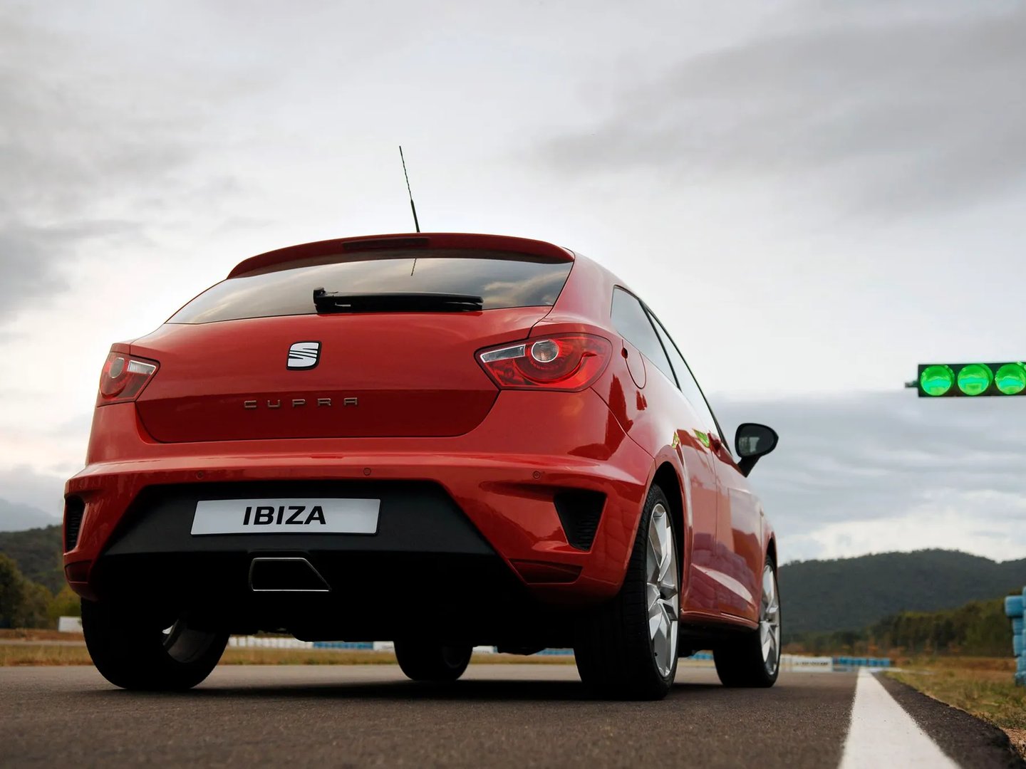 SEAT_Ibiza_Cupra_4_generation__Mini_3-doors__7.jpg